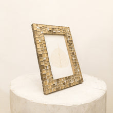 Carica l'immagine nel visualizzatore di Gallery, Cornice portafoto in mosaico