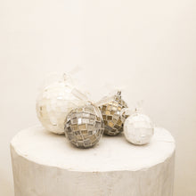 Carica l'immagine nel visualizzatore di Gallery, Pallina in mosaico