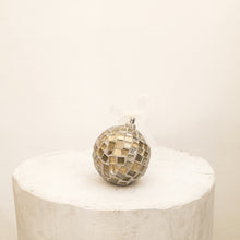 Carica l'immagine nel visualizzatore di Gallery, Pallina in mosaico