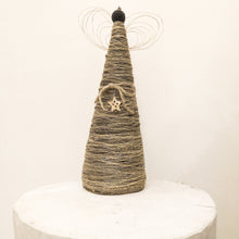 Carica l'immagine nel visualizzatore di Gallery, Angelo in filamenti di lana