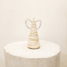 Carica l'immagine nel visualizzatore di Gallery, Angelo in filamenti di lana