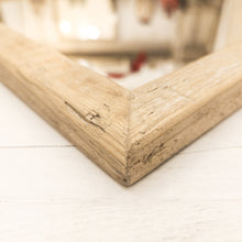 Carica l'immagine nel visualizzatore di Gallery, Specchio con legno antico