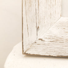 Carica l'immagine nel visualizzatore di Gallery, Cornice portafoto in legno