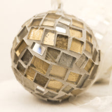 Carica l'immagine nel visualizzatore di Gallery, Pallina in mosaico