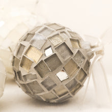 Carica l'immagine nel visualizzatore di Gallery, Pallina in mosaico