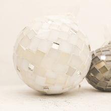 Carica l'immagine nel visualizzatore di Gallery, Pallina in mosaico