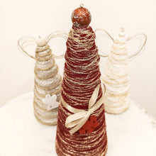 Carica l'immagine nel visualizzatore di Gallery, Angelo in filamenti di lana