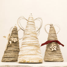 Carica l'immagine nel visualizzatore di Gallery, Angelo in filamenti di lana