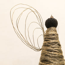 Carica l'immagine nel visualizzatore di Gallery, Angelo in filamenti di lana