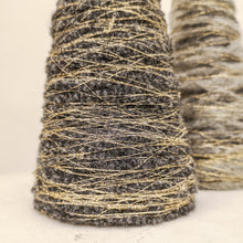 Carica l'immagine nel visualizzatore di Gallery, Angelo in filamenti di lana