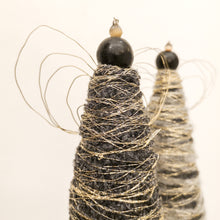 Carica l'immagine nel visualizzatore di Gallery, Angelo in filamenti di lana