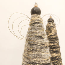 Carica l'immagine nel visualizzatore di Gallery, Angelo in filamenti di lana