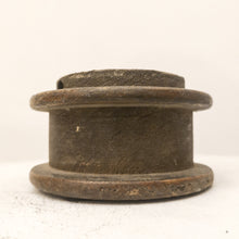 Carica l'immagine nel visualizzatore di Gallery, Portacandela in legno