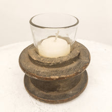 Carica l'immagine nel visualizzatore di Gallery, Portacandela in legno