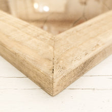 Carica l'immagine nel visualizzatore di Gallery, Cornice in legno con foglia secca