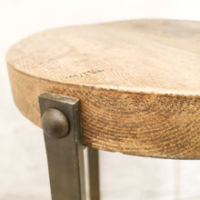 Carica l'immagine nel visualizzatore di Gallery, Tavolinetto in legno e ferro