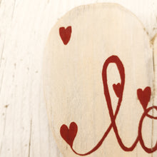 Carica l'immagine nel visualizzatore di Gallery, Cuore in legno "Love"