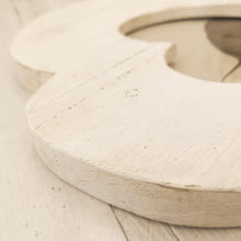 Carica l'immagine nel visualizzatore di Gallery, Cornice in legno a forma di cuore