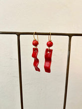 Carica l&#39;immagine nel visualizzatore di Gallery, Orecchino in ceramica
