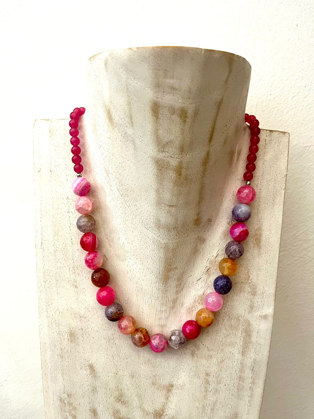 Collana con pietre dure e argento