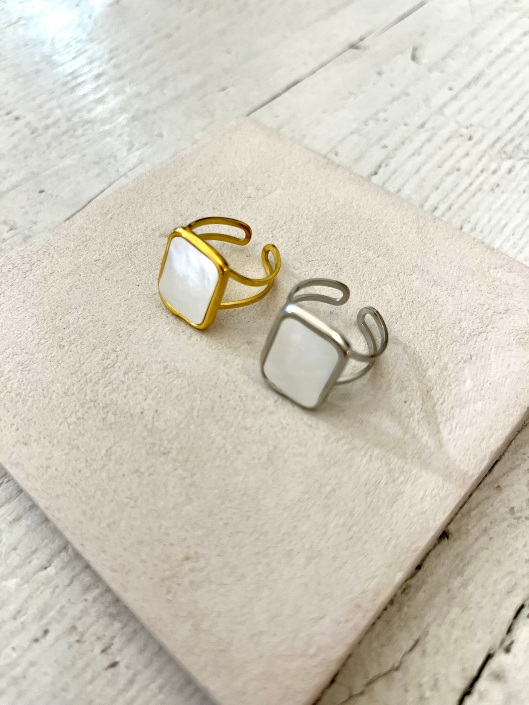 Anello in acciaio con madreperla
