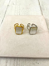 Carica l&#39;immagine nel visualizzatore di Gallery, Anello in acciaio con madreperla
