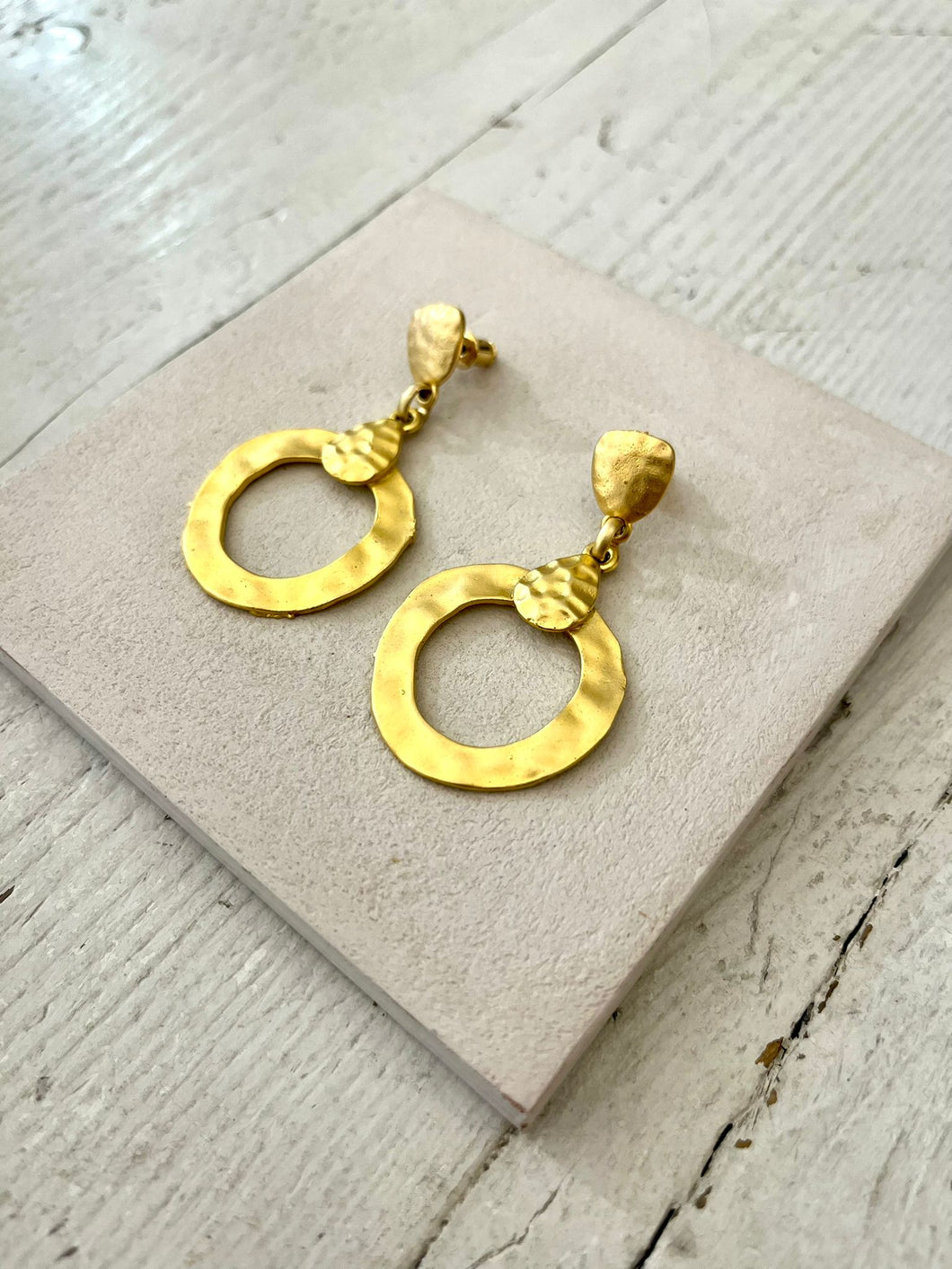 Orecchino in ottone