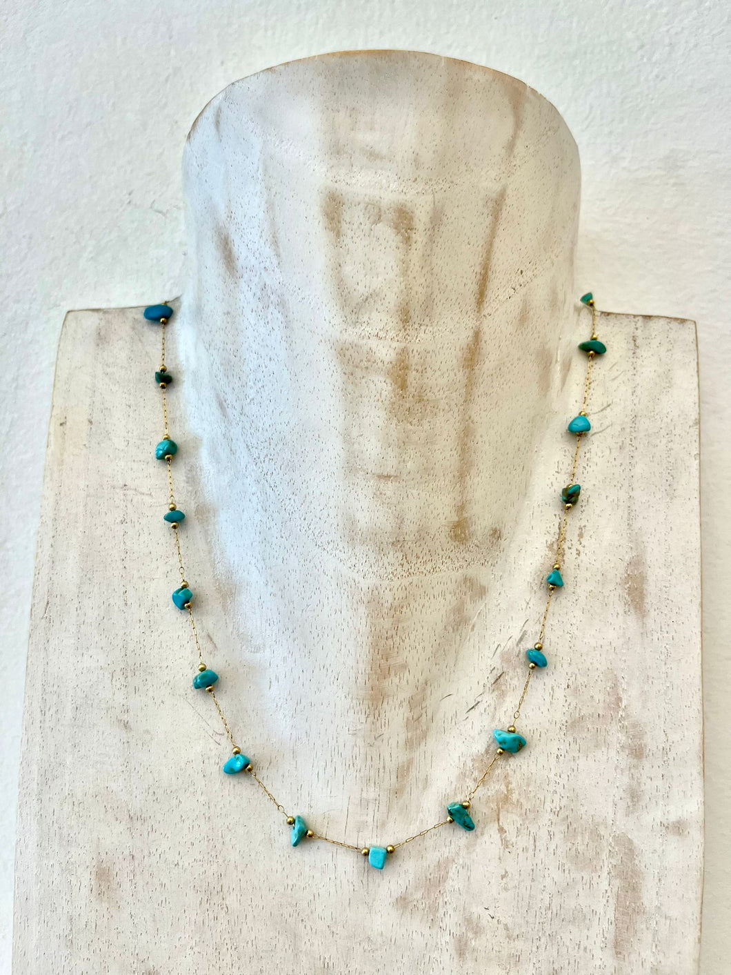 Collana in acciaio con pietre turchesi
