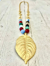 Carica l&#39;immagine nel visualizzatore di Gallery, Collana in ottone con pietre
