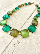 Carica l&#39;immagine nel visualizzatore di Gallery, Collana in acciaio con vetro verde
