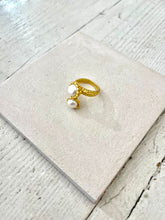 Carica l&#39;immagine nel visualizzatore di Gallery, Anello in ottone con perle di fiume
