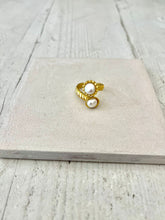 Carica l&#39;immagine nel visualizzatore di Gallery, Anello in ottone con perle di fiume
