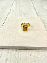 Carica l&#39;immagine nel visualizzatore di Gallery, Anello in ottone con pietra
